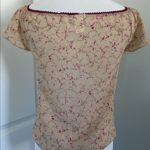 ❌SOLD❌Sheer floral top - Picture 4 of 7